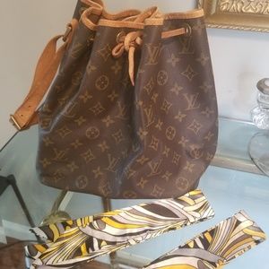 Authentic  Luxury Louis Vuitton  vintage purse
